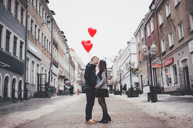 valentine day couple kiss