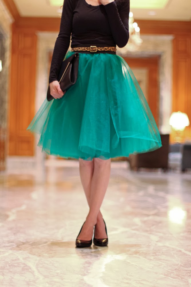 http://www.everyday-reading.com/2014/02/an-easy-tulle-skirt-tutorial.html