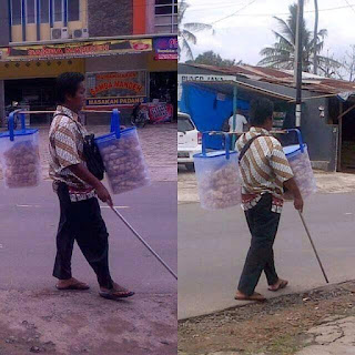 Kisah Bapak Buta Penjual Kerupuk