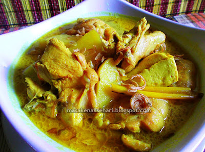 Resep Opor Ayam Bumbu Kuning Kuah Pedas