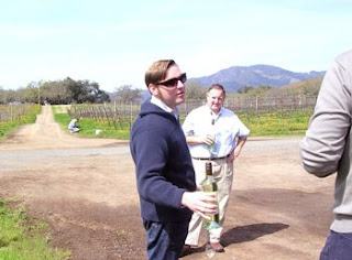 Chris Sawyer showing screw cap bottle-opening trick