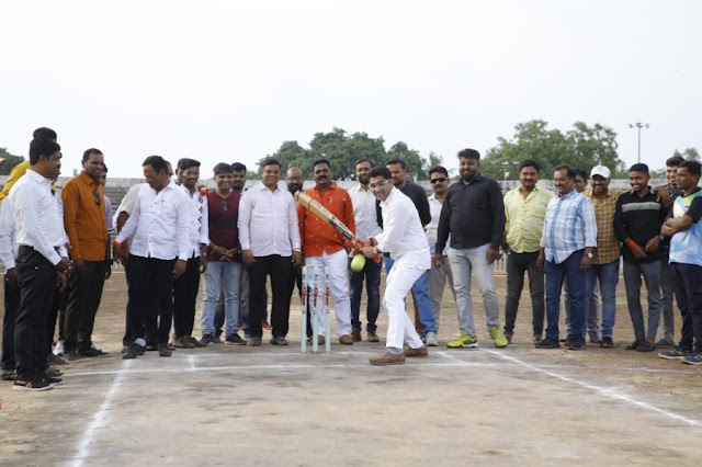 Ahmednagar Cricket: खेळांच्या माध्यमातून युवक आपली कामगिरी दाखवुन एक भक्कम स्थान निर्माण करु शकतो - आ.संग्राम जगताप 
