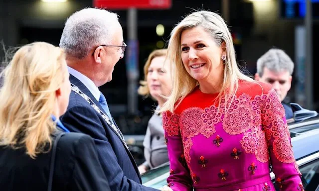 Queen Maxima wore a pink fuchsia dress by Claes Iversen. The Queen presented the Cultuurfonds Prize 2023 to Female Economy
