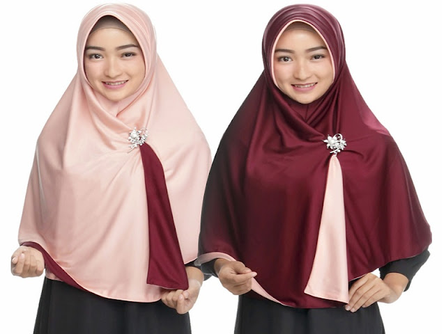 Inilah Tutorial Memakai Hijab Pashmina Dua Warna yang saat ini lagi trend dikalangan muslimah