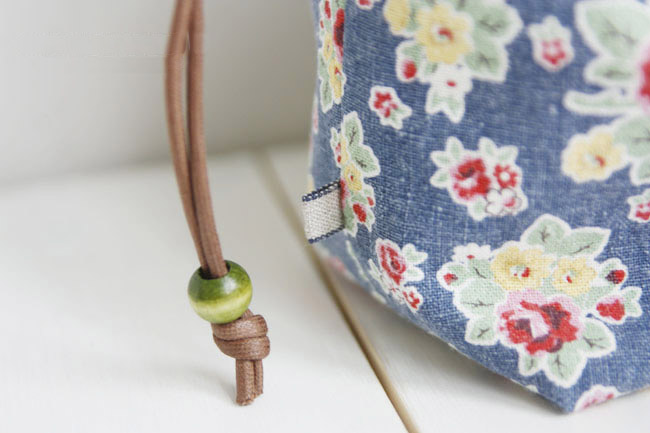 How to Make a Reversible Drawstring Bag. DIY Pattern & Tutorial 