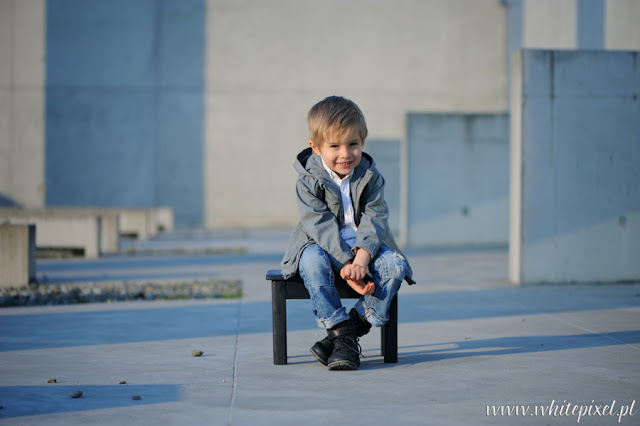 Jacek Skrok fotograf dziecięcy, nowoczesna sesja industrialna w Lublinie