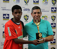  Bibi, do Botafogo, recebe troféu fair play