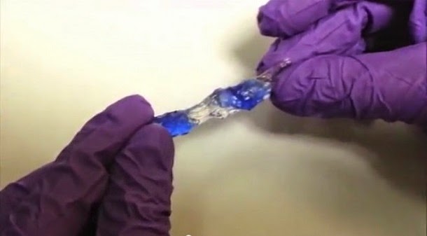 Supercomputadores descobriram plástico que se auto-cura (com video)