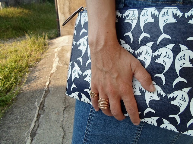 Fancy shark clutch & gold rings | Funky Jungle