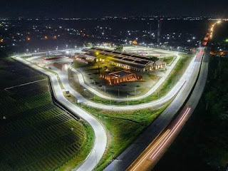 Penampakan Rest Area (Ex Pabrik Gula) Banjaratma KM 260 Brebes di Malam Hari ..