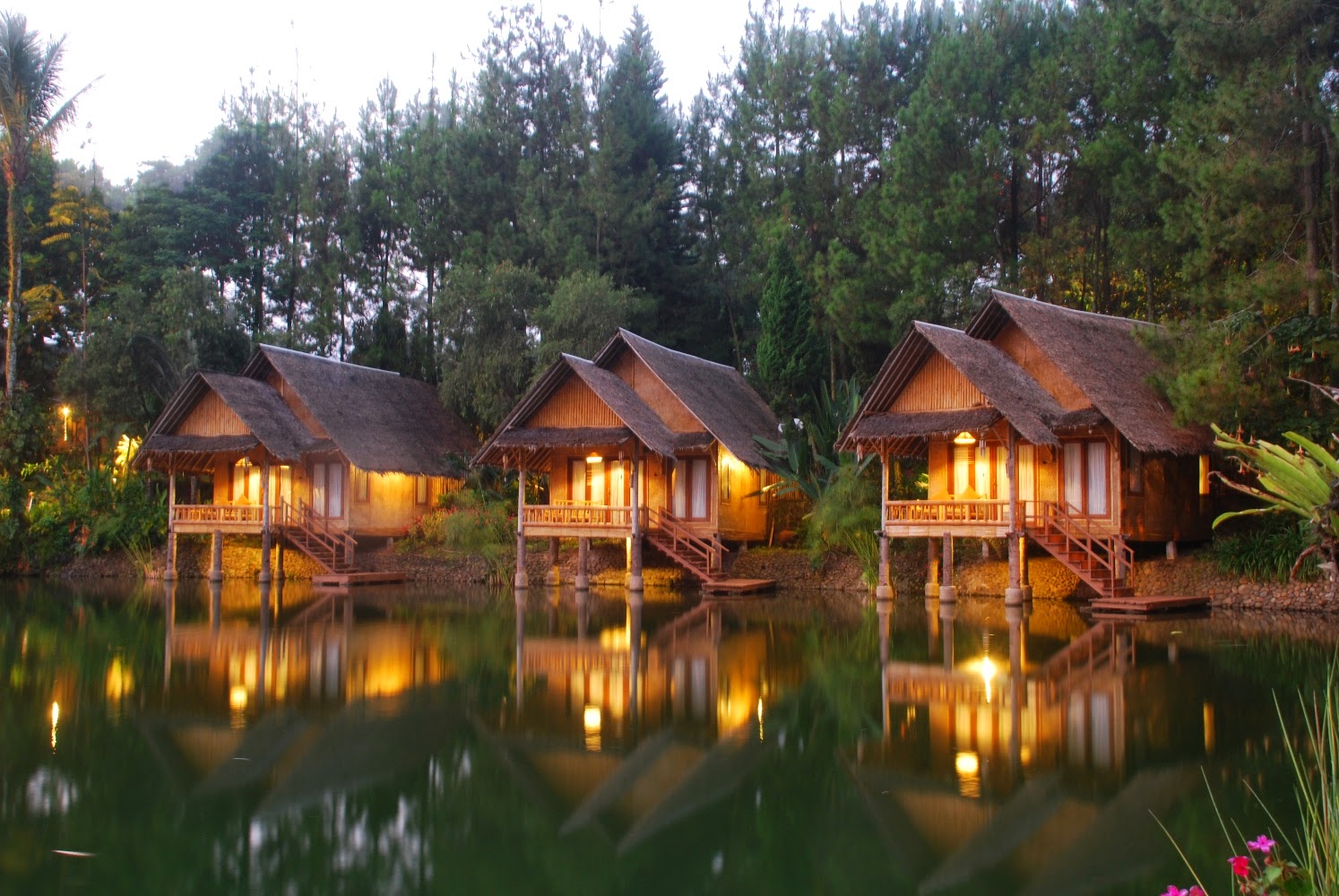 Indahnya Kampung Sampireun Garut Jawa Barat