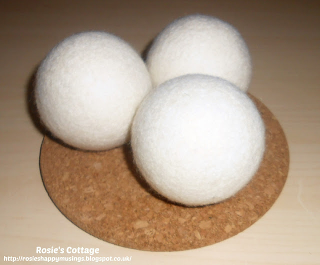 How tiny changes really can make a big difference to how we impact the world around us - Wool dryer balls help to dry laundry faster and so reduce the energy use of tumble dryers🌍💖