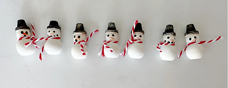 row of snowmen