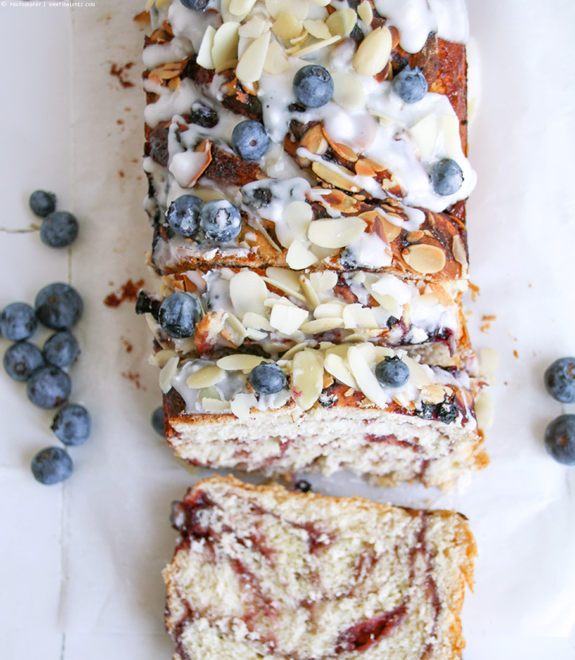 veganer Blaubeer Babka mit Zitronenguss