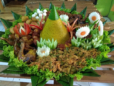 nasi tumpeng