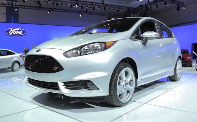 novo New Fiesta 2013 ST - prata