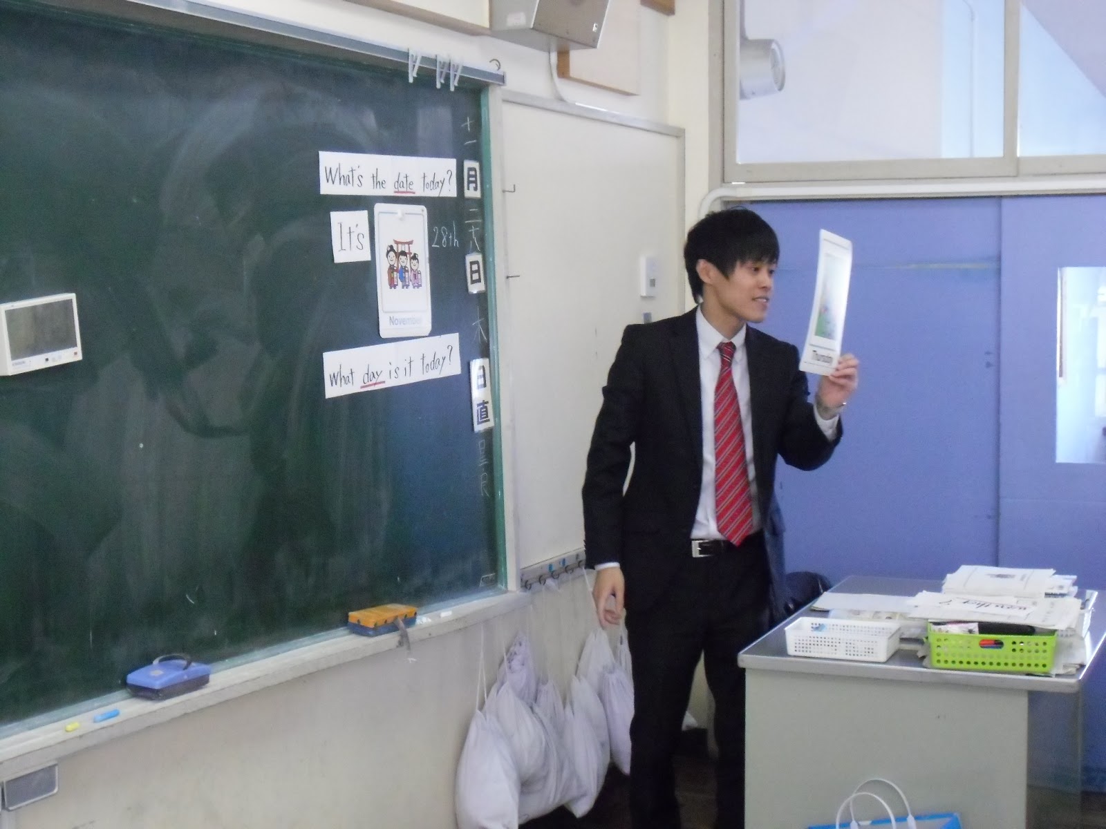 米沢六中 学校日誌 小学校の英語の授業を参観しました