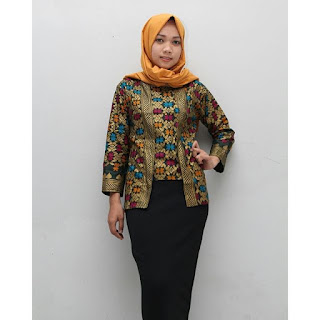 Model Baju Kerja Batik Untuk Wanita Muslim