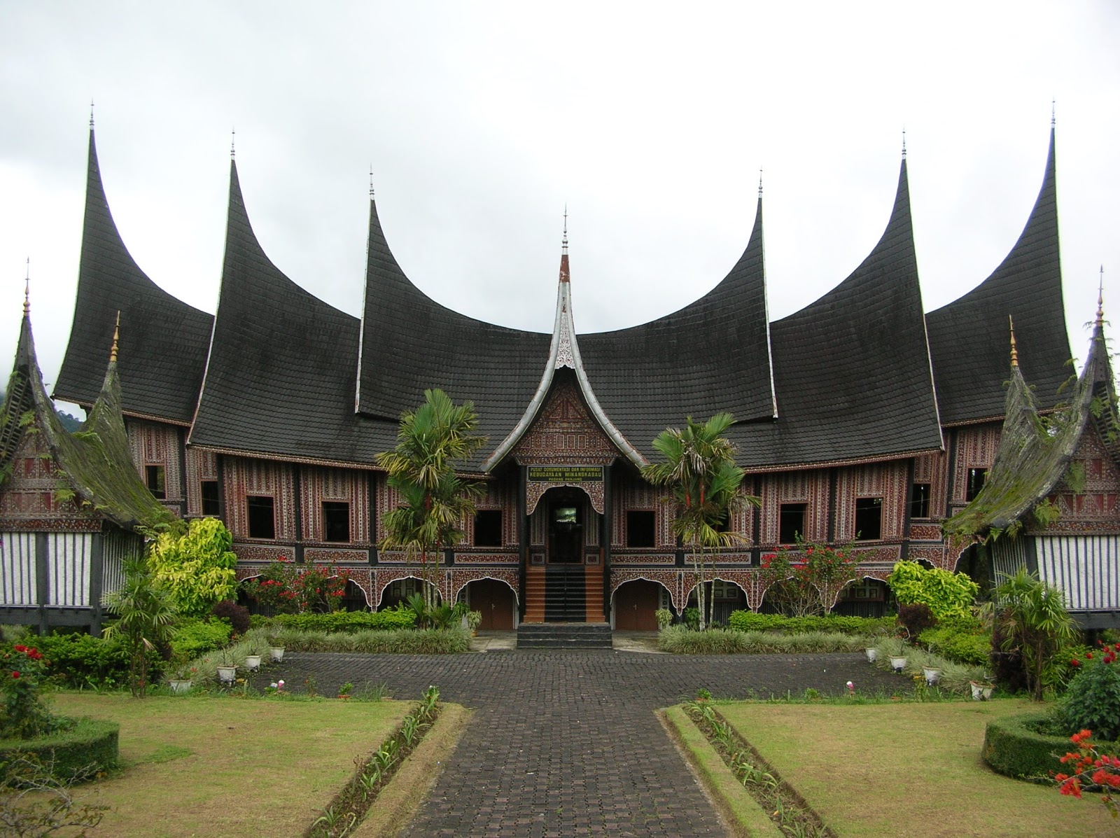 Desain Arsitektur Rumah  Tradisional Minangkabau 