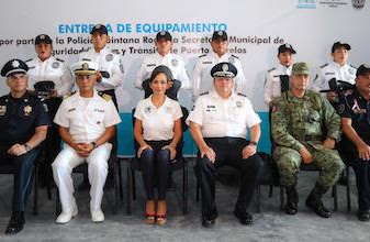 Encabeza Laura Fernández entrega de armamento y equipamiento a policías de Puerto Morelos