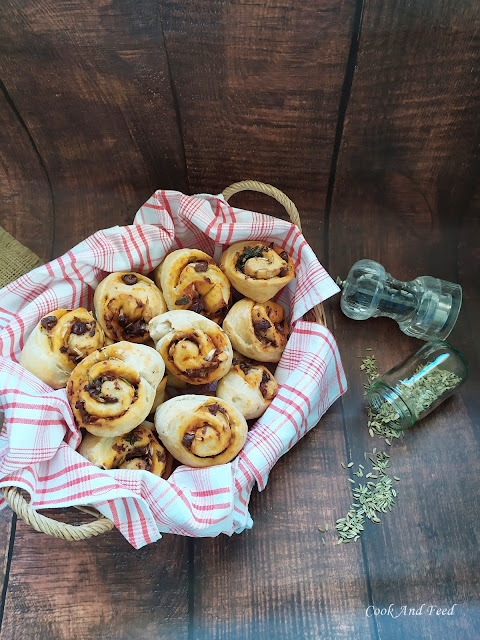 Ρολάκια Με Ελιές / Olive Rolls