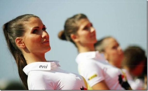 sexy-pit-girls-racing-2