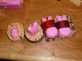 Four assembled peep sushi.