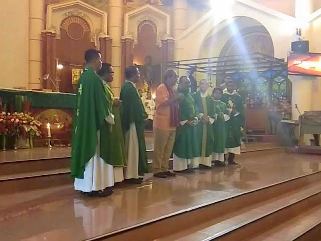 Presiden Peter Martin Christian Ikuti Misa di Katedral Santo Fransiscus Xaverius Ambon