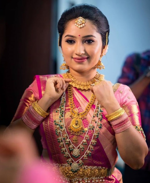 Bride in Kundan Drops Haram Kasu Necklace