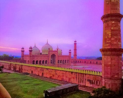 Badshahi Mosque 17th Century Mosque Used For War More Than Worship