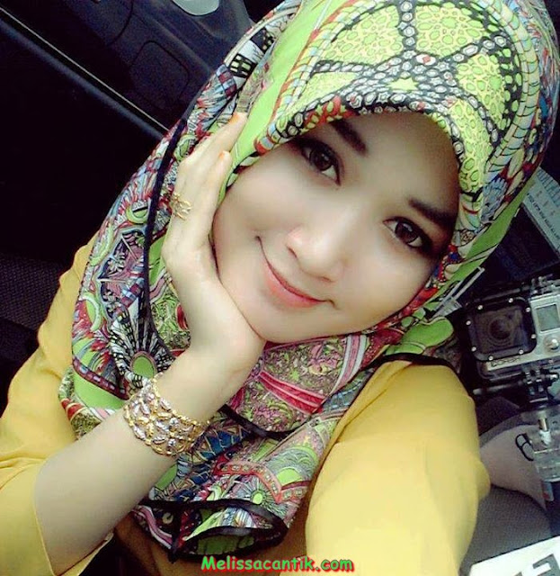 Foto Cewek Berjilbab Paling Populer di Facebook Tahun 2013