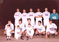 VALENCIA C. F. - Valencia, España - Temporada 1994-95 - Serer, Salenko, Maqueda, Engonga, Romero y Sempere; Eloy, Gálvez, Arroyo, Alvaro y Botella - C. D. CORRALEJO 2 (René, Botella p.p.) VALENCIA C. F. 2 (Álvaro, Arroyo) - 04/01/1995 - Copa del Rey, ronda 5ª, partido de ida - La Oliva, Fuerteventura, estadio Vicente Carreño - El Valencia eliminó al Corralejo al ganar 5-0 en la vuelta