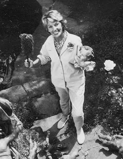 Lale en su jardin, 1951