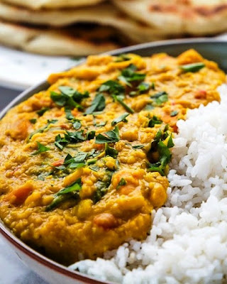 Easy One Pan Lentil Daal Curry Vegan