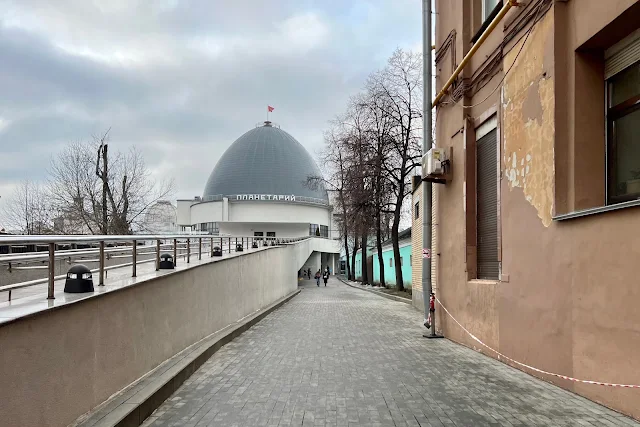 Садовая-Кудринская улица, Московский планетарий (построен в 1929 году, реконструирован в 2002-2011 годах)