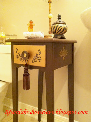 alt="stenciled table makeover"