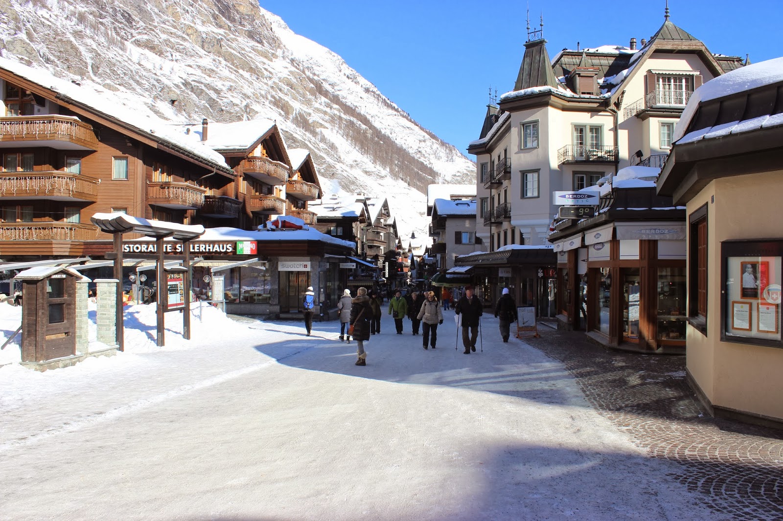 Lifestyle, Skiing, Switzerland, Zermatt, Holiday, Winter, Sport, Ski, Ski Holiday, Ski Resort, Travel, Snow, Travelling, Pictures, Zermatt Switzerland, Skier, Snowboarding, Ski Zermatt, Ski Zermatt Switzerland, 