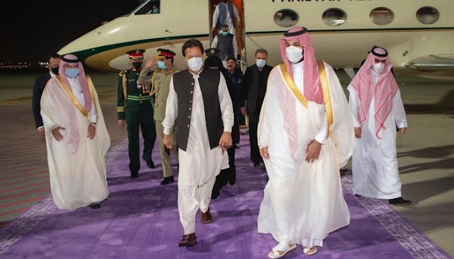وزیر اعظم عمران خان تین روزہ دورے پر سعودی عرب پہنچ گئے