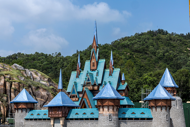 #FirstLookFromHKDL, Disney, HKDL, 香港迪士尼樂園 透過各大官方渠道分享「魔雪奇緣世界」（World of Frozen）主題園區的「阿德爾城堡」（Arendelle Castle）工程近況, Hong Kong Disneyland