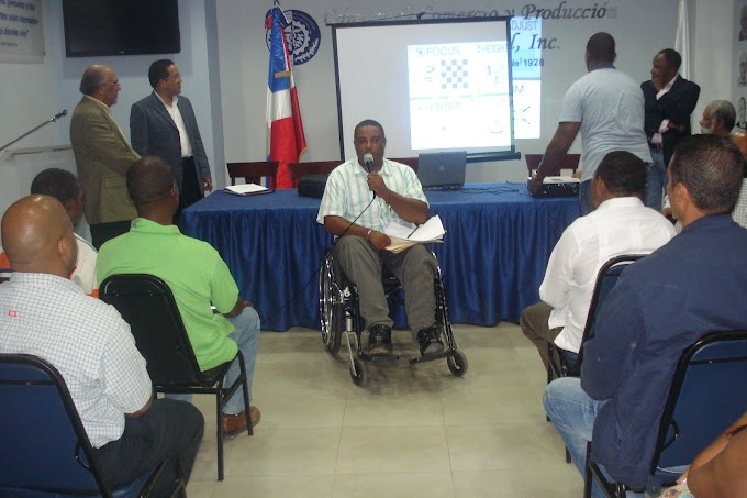 Por inconformidad con funcionarios discapacitados pasan a respaldar a Hipólito Mejía en San Cristóbal
