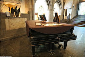 Piano de Cola en el Great Hall del Castillo Hammond, Gloucester