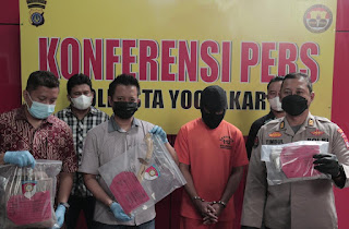 Konferensi Pers Ungkap Kasus Pengeroyokan WNA di Jalan Cokroaminoto Yogyakarta
