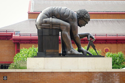  Eduardo Paolozzi, Newton, sculpture, bronze, British Library