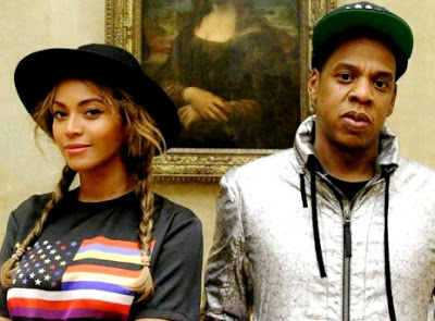 Foto de Jay-Z posando con su pareja