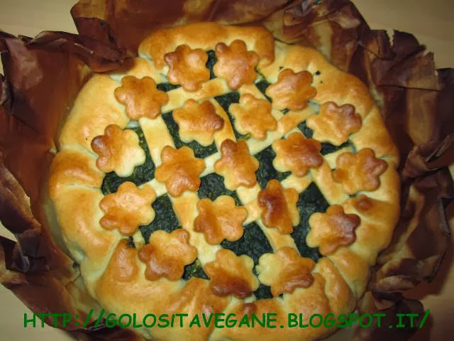 aglio, blede, erbette, forno, lievito alimentare in scaglie, pasta brisè, peperoncino, ricette vegan, tofu, Torte salate, 