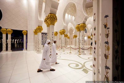 Mosque of Sheikh Zayd @ http://smilecampus.blogspot.com