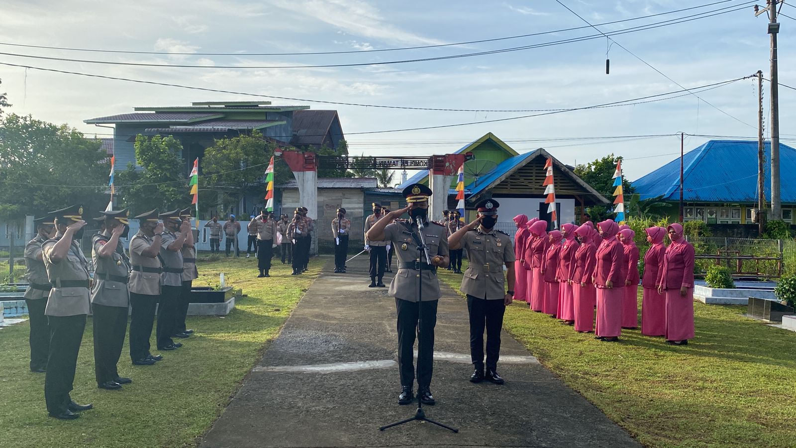 Sambut Hari Bhayangkara, Kapolres Simeulue Pimpin Ziarah dan Tabur Bunga di Taman Makam Bahagia