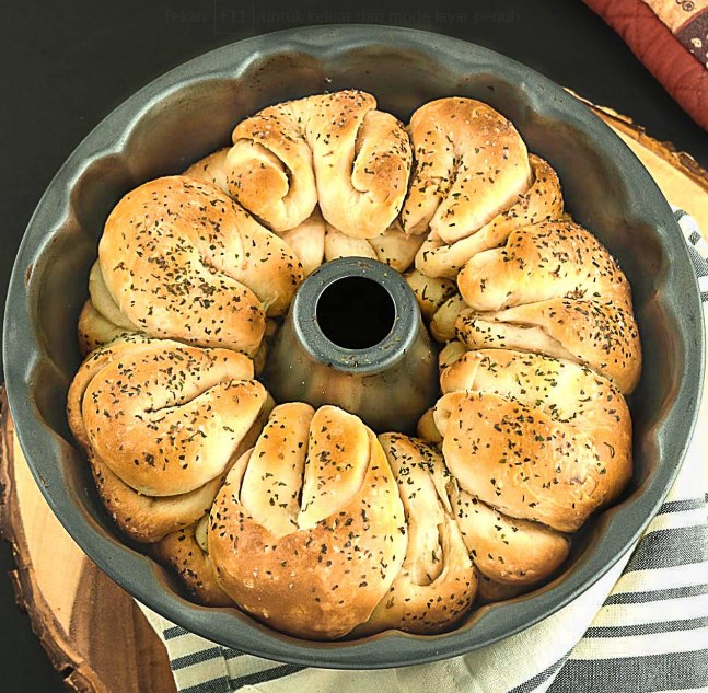 EASY ONE HOUR PULL-APART GARLIC ROLLS #vegetarian #appetizer