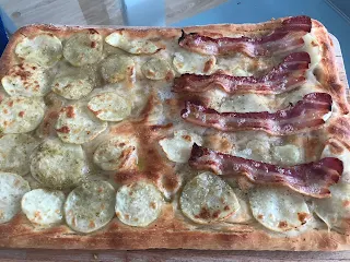 Pizza con patate e bacon