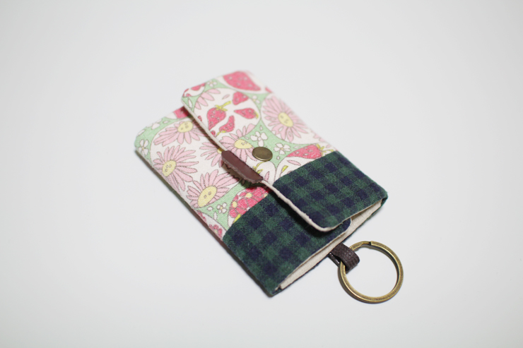Card Holder Key Chain Tutorial DIY step-by-step in Pictures.